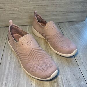 Sketchers Women's Pink Slip-On Sneakers- 
SZ 8.5